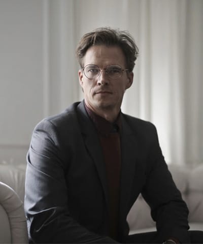 Testimonials well dressed businessman sitting on sofa